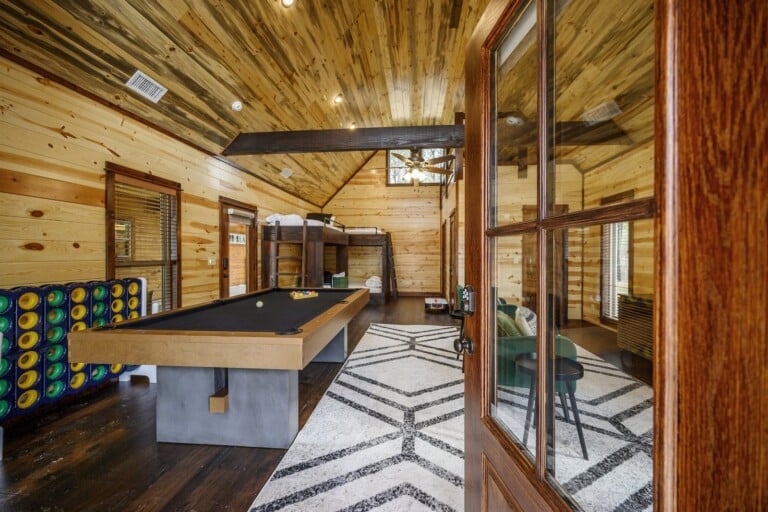 Emerald Escape cabin in Broken Bow, Oklahoma
